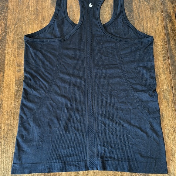 Lululemon tank. - Picture 6 of 7